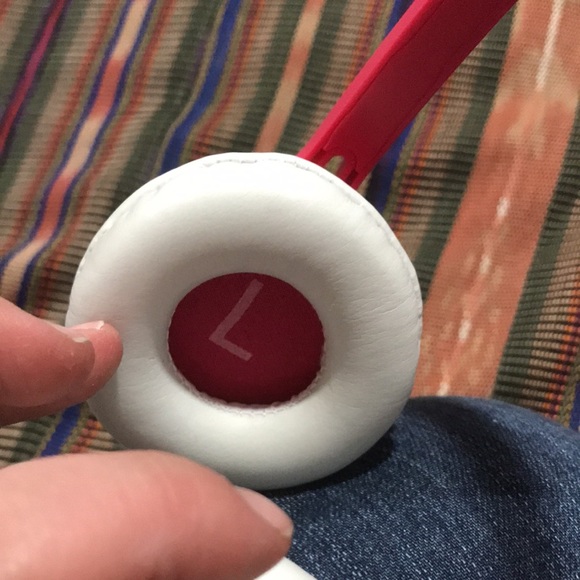 Pink and white earphones with aux cord - Picture 3 of 5